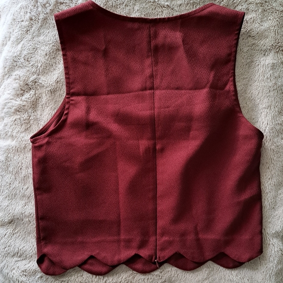 Lush Burgundy Scalloped Crop Top - Picture 3 of 6
